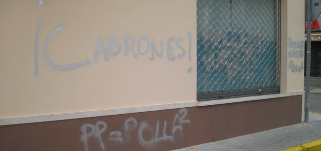Pintadas en la sede del PP/SA
