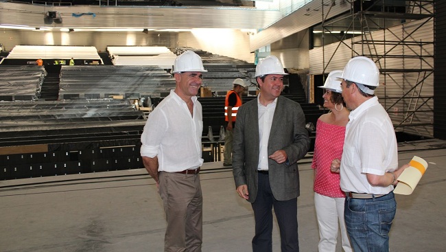 espadas-munoz-castano-visita-fibes-280612