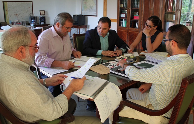 reunion-ayuntamiento-delegacion-provincial-educacion-260612