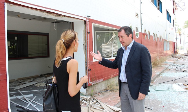 espadas-antiguo-edificio-trafico-010712