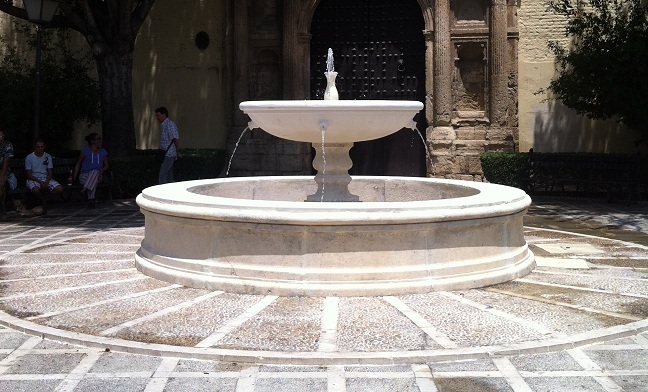 fuente-plaza-santa-isabel-240712