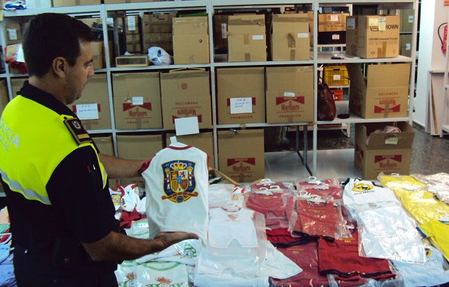 camisetas-falsificadas-policia-local-090812