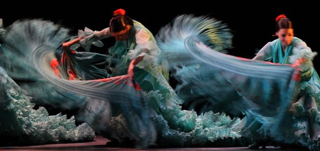 Interpretación del elenco femenino del Ballet Flamenco de Andalucía/LaBienal