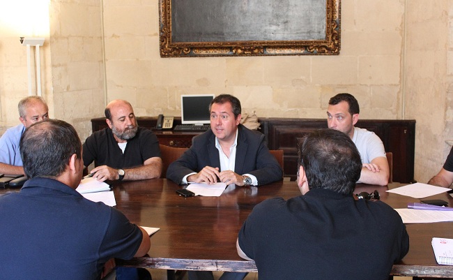 espadas-sindicatos-ayuntamiento-140912