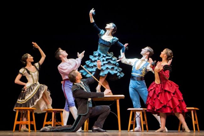 La Compañía de Danza de Sonakay interpretando 'muDANZAS BOLERAS' /Luis Castilla