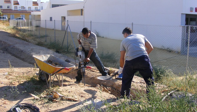 obras-junto-colegio-nuevo-gines-120912