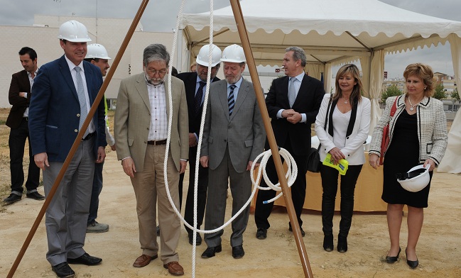 villalobos-primera-piedra-colegio-dos-hermanas-130912