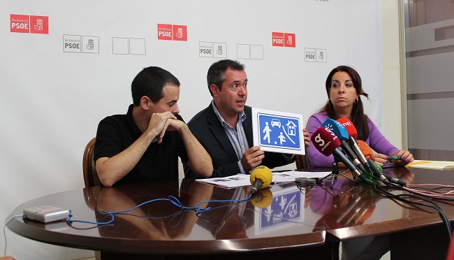 espadas-asociaciones-peatones-051012