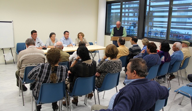 espadas-vecinos-torreblanca-reunion-281012