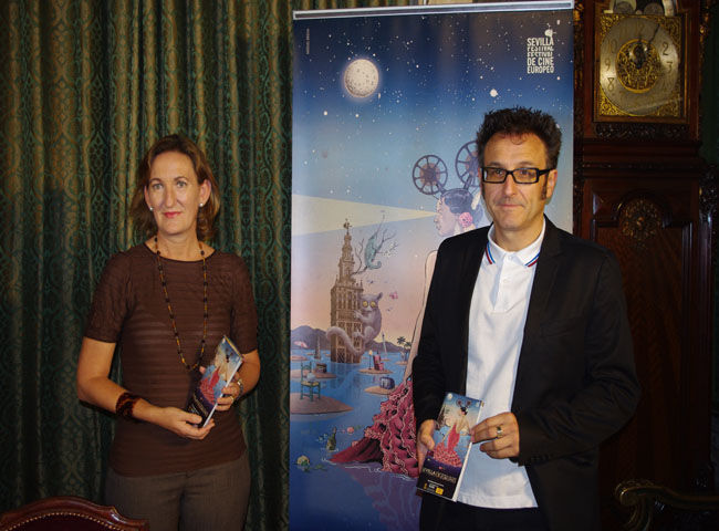 La delegada municipal de Cultura, Sánchez Estrella, junto al director del SEFF'12, José Luis Cienfuego/Ángel Espínola