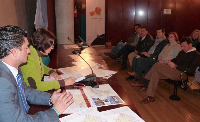 diputacion-entrega-planos-turisticos-071112