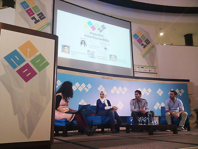 Mesa sobre redes sociales y revoluciones ciudadanas