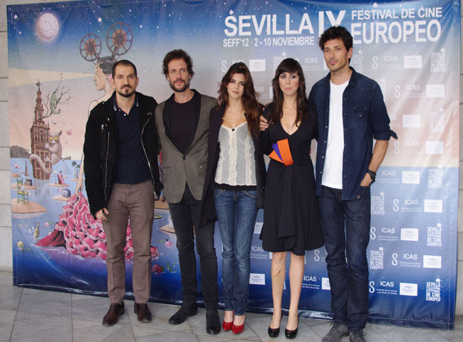 De izquierda a derecha: Torregrossa, Daniel Grao, Clara Lago, Carmen Ruiz y Andrés Velencoso/Ángel Espínola