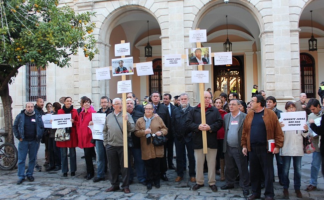 espadas-torrijos-manifa-sevilla-global-131112