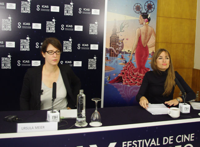 La directora Ursula Meier (izquierda) comentó su película junto a la jefa de prensa Amalia Bulnes (derecha)/Ángel Espínola