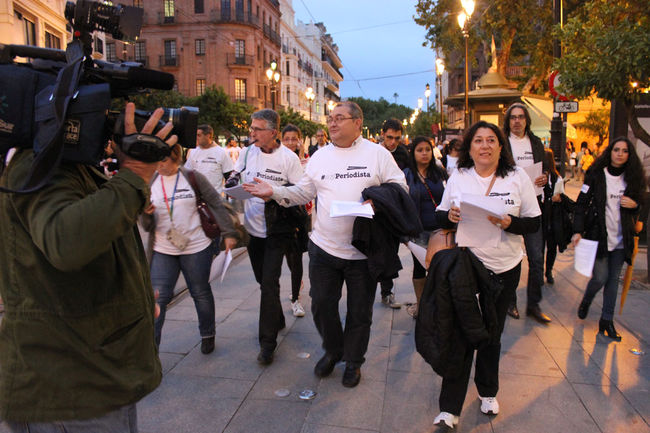 Un instante del paseo por la Avenida de la Constitución/ Christopher Rivas (@crivasreina)