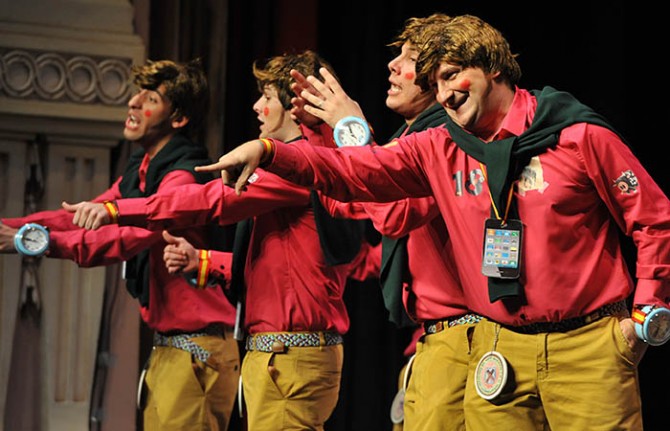 Chirigota de Nervión, 'Los Aparentadores' cantando en Huelva/Carnavalsevilla.com