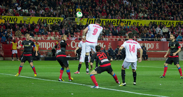 Pese a que las ocasiones fueron numerosas en la segunda parte, el Sevilla no pudo voltear la eliminatoria / SEVILLAFC.ES