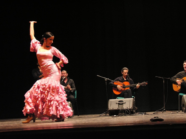 bailaora-flamenco-escenario-andrea-balduci