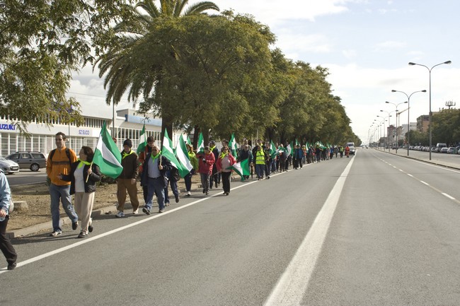 Según la Plataforma, aproximadamente unas 200 personas se sumaron a la marcha./ Plataforma 'Salvemos el Guadaíra'