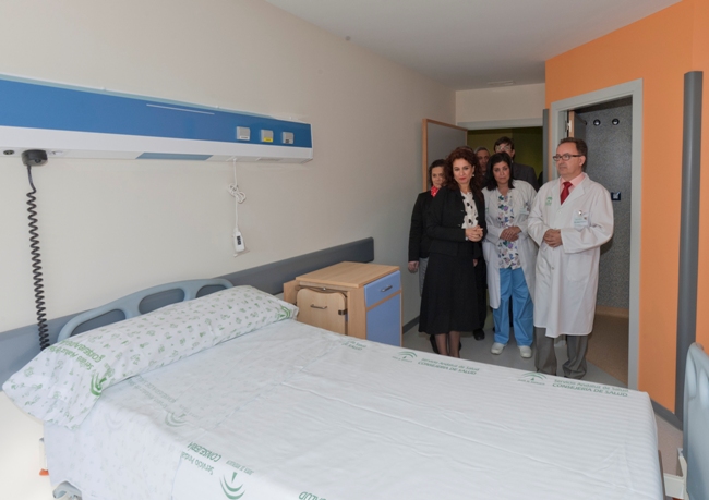 montero-inauguracion-unidad-dia-ninos-virgen-rocio