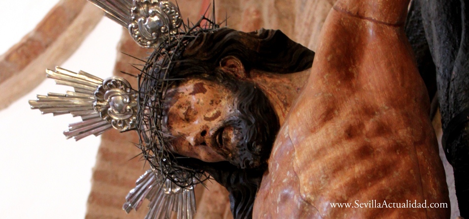 La Hermandad de Escardiel traslada este domingo a las 12 de la mañana al Crucificado de los Vaqueros desde su ermita a la Parroquia donde presidirá el Vía Crucis del Año de la Fe / Juan Carlos Romero