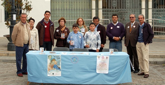 Los donativos recaudados por las hermandades del Dulce Nombre y el Rocío de Sanlúcar se entregarán el Sábado Santo / A. Robledo
