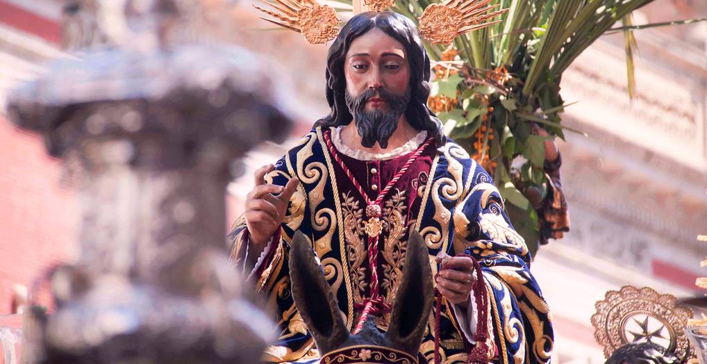 La imagen de La Borriquita procesionó en 2012 junto a El Amor en la tarde del Domingo de Ramos /Graham Fellows (Flickr)