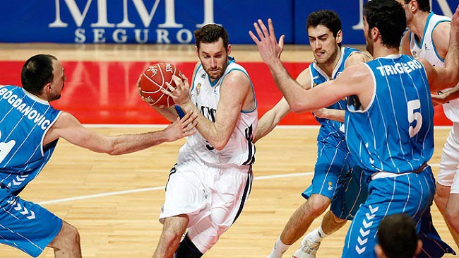 El Cajasol sólo tuvo opciones ante el Real Madrid en el último cuarto / ACB