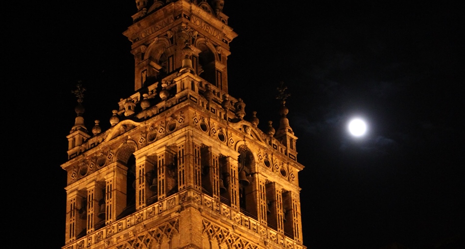 La Giralda de Sevilla quedará a oscuras este sábado en 'La hora del Planeta' / Fotografía: Juan Carlos Romero