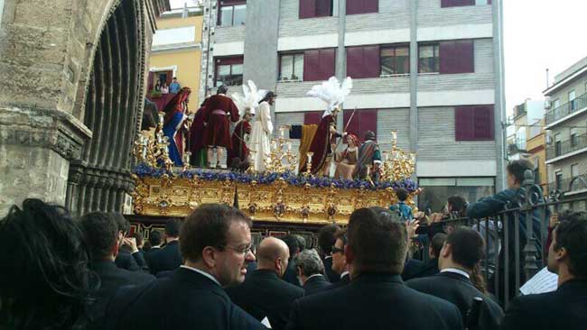 El Misterio de El Carmen Doloroso a la salida de Omnium Sanctorum/ @JMGandullo