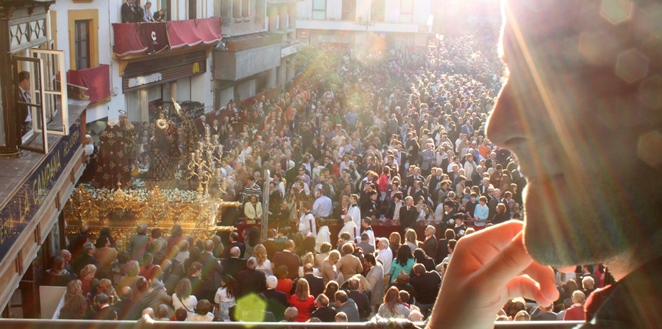 La fundación Cajasol suscribe un acuerdo con el Consejo de Hermandades para la difusión de "los valores culturales y tradicionales" de Sevilla / Juan Carlos Romero