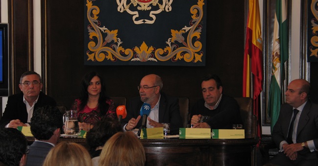 El viceconsejero de Turismo y Comercio de la Junta ha presentado la propuesta para el pacto andaluz por el turismo / Sevilla Actualidad