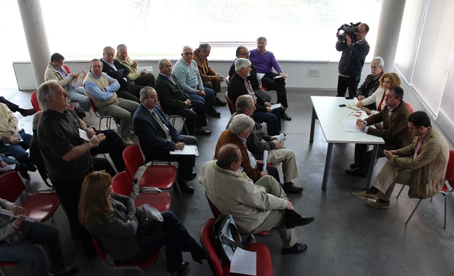 2013-04-30 espadas asamblea de asociaciones macarena