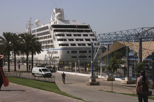 La llegada del Azamara hizo aumentar los datos del puerto de Sevilla según el Ayuntamiento./Sevilla Actualidad