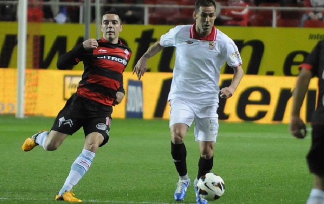 El Sevilla esperará al Comité de Apelación para evitar la baja de Fernando Navarro / SEVILLA F.C.