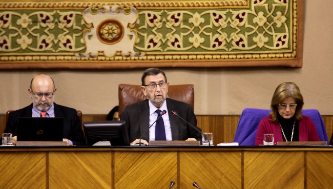 Una de las propuestas que Manuel Gracia ha presentado es multar a aquellos parlamentarios que se ausenten asiduamente en las sesiones./Foto de archivo