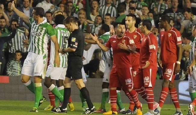 La falta de equilibrio de Gary Medel está causando demasiados perjuicios al Sevilla /SEVILLA F.C.