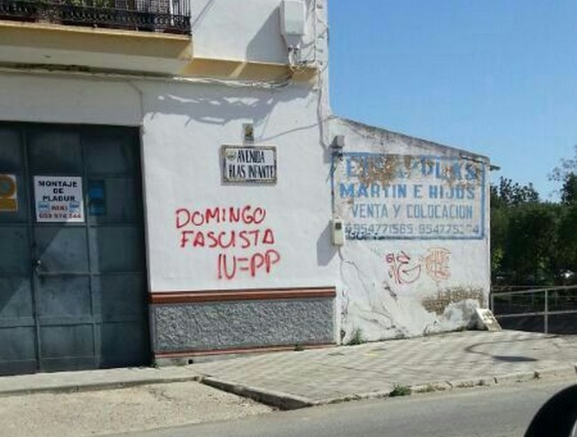 Han aparecido pintadas en los domicilios del portavoz del PA Modesto González y del concejal de IU Domingo González./PA
