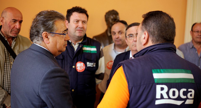 El alcalde de Sevilla, Juan Ignacio Zoido, ha recibido a los empleados de la factoría de Roca en el Ayuntamiento / Sevilla Actualidad