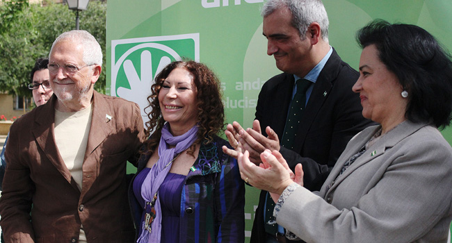 El ex alcalde de Sevilla, Rojas Marcos, el secretario general, Antonio Jesús Ruiz, y la secretaria local, Lola Dávila, arroparon a Pilar Távora en su carrera hacia la Alcalía de Sevilla / Sevilla Actualidad