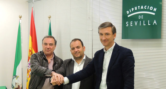 El alcalde de Salteras, Antonio Valverde, y los alcaldes de Santiponce, José Carbonell, y La Algaba, Diego Manuel Agüera, han firmado en la Diputación de Sevilla mancomunar su gestión cultural / Sevilla Actualidad