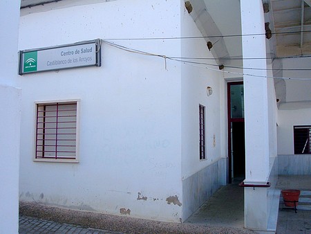 El Centro Médico de Castilblanco ha visto reducida la disponibilidad del personal que propina la asistencia sanitaria al municipio / Juan C. Romero