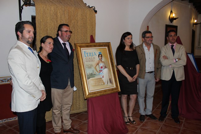 El acto ha contado con la presencia del alcalde de la ciudad, Antonio Gutiérrez Limones; y el delegado municipal de Fiestas Mayores, Enrique Pavón./Ayuntamiento Alcalá de Guadaíra