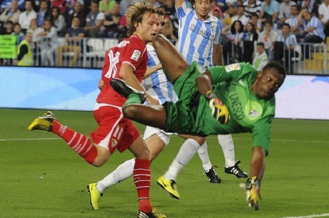 La ocasión desperdiciada por Rakitic en Málaga ejemplifica a la perfección las carencias de este Sevilla / SEVILLA F.C.