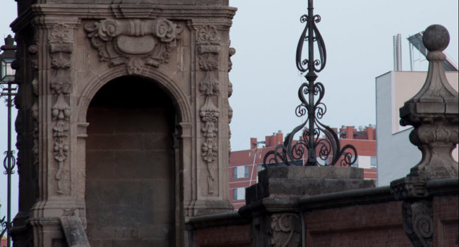 Uno de los torreones del Puente de San Benardo / Joaquín Corchero Arcos