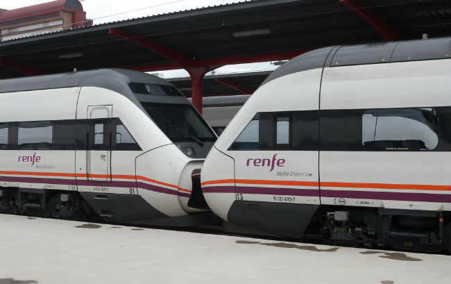 tren-media-distancia-ricardo-ricote-rodriguez-flickr