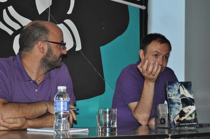 Alejandro Luque y Gonzalo Fleitas durante la presentación de 'El ladrón de suspiros' /SA