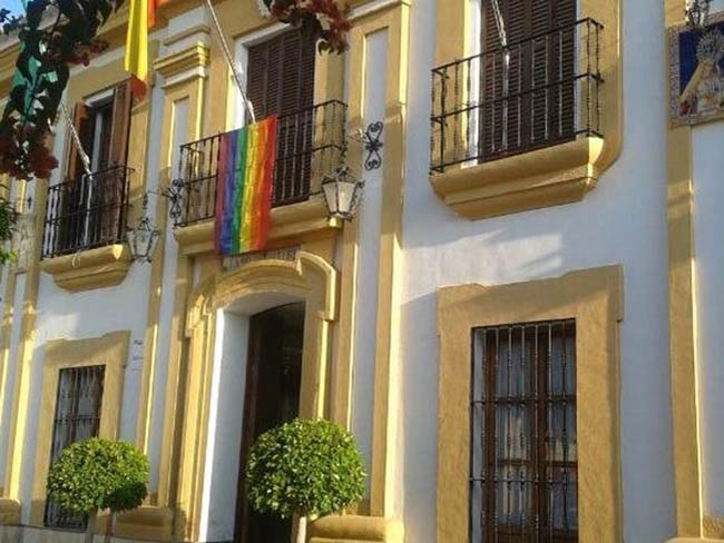ayuntamiento-guillena-bandera-orgullo-LGTB