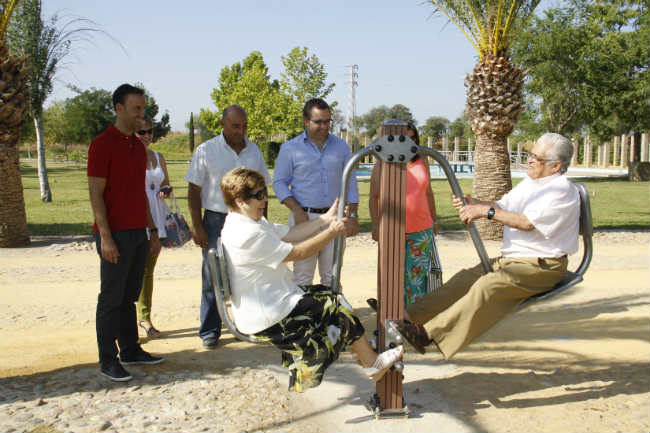 Aparatos de gimnasia pasiva en el Parque de las Marismas